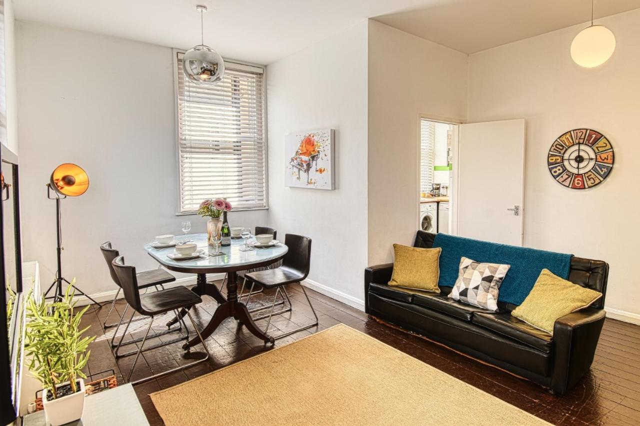 2 Bedroom Apartment In Bath City Centre With Garden & Free Parking Eksteriør bilde