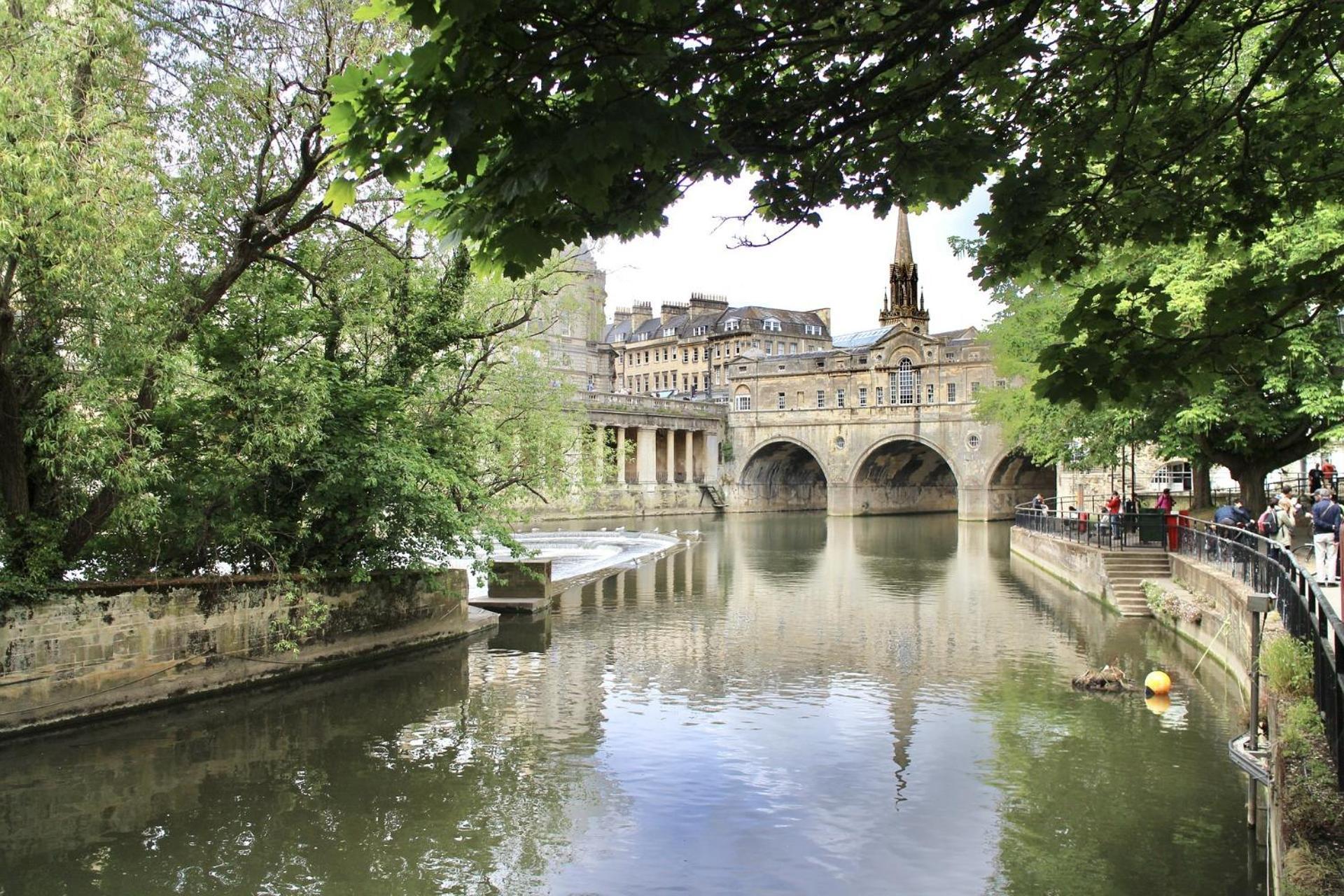 2 Bedroom Apartment In Bath City Centre With Garden & Free Parking Eksteriør bilde